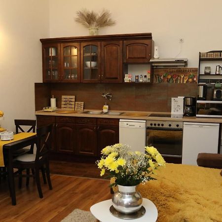 Hedi Apartman Мисколк Екстериор снимка
