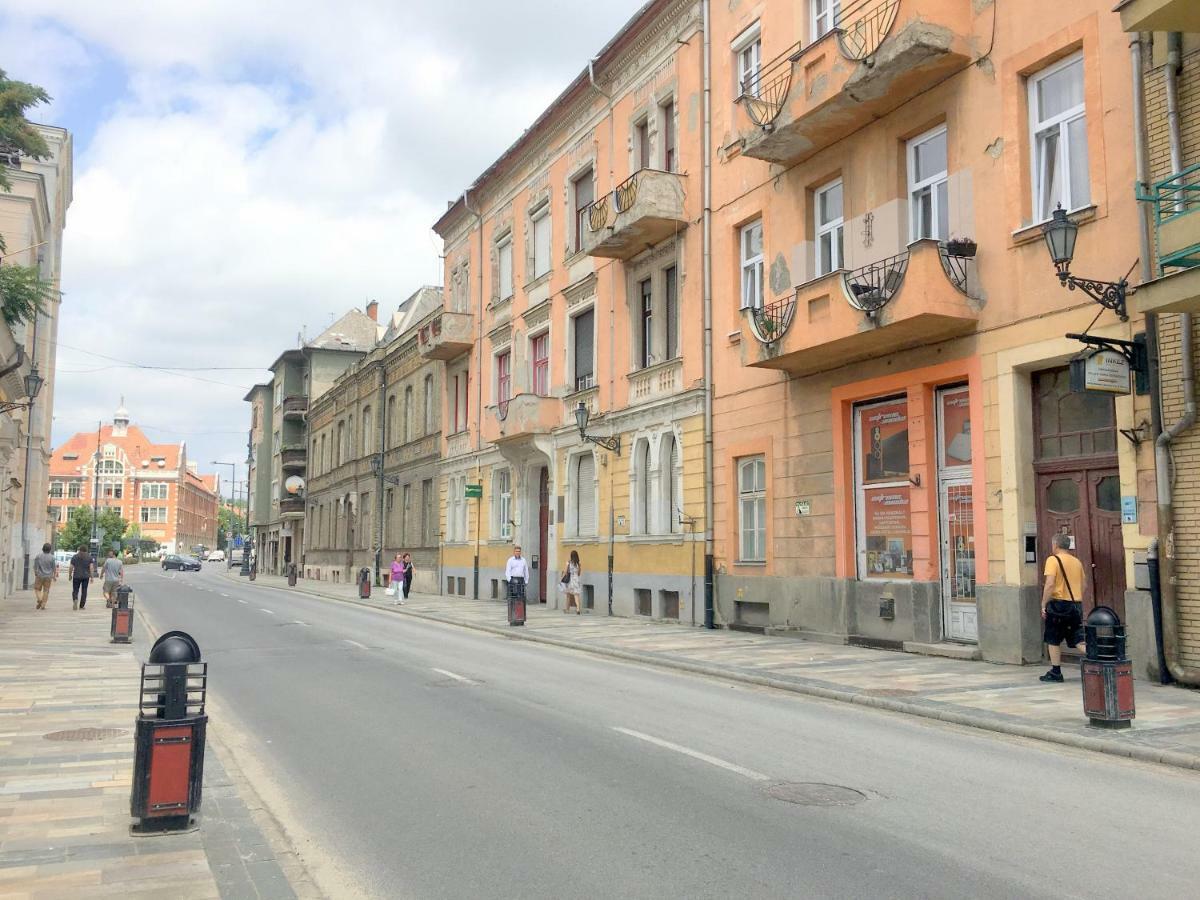 Hedi Apartman Мисколк Екстериор снимка