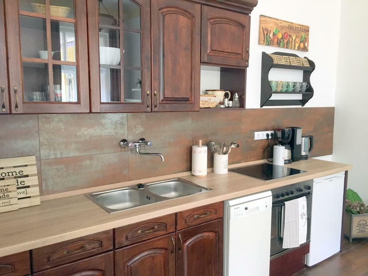 Hedi Apartman Мисколк Екстериор снимка